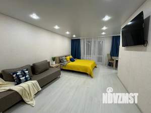 Студия квартира, посуточно, 35м2, 1/9 этаж