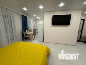 Студия квартира, посуточно, 35м2, 1/9 этаж