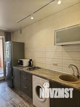 Студия квартира, посуточно, 42м2, 1/5 этаж