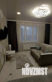 1-к квартира, посуточно, 37м2, 10/18 этаж