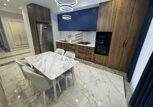 3-к квартира, на длительный срок, 130м2, 4/5 этаж
