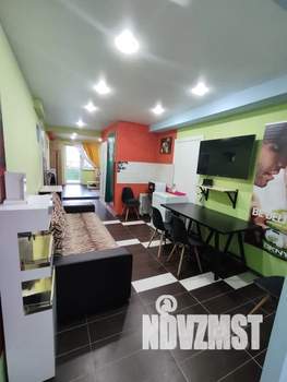 Студия квартира, посуточно, 42м2, 1/3 этаж