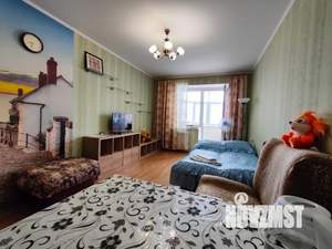 Студия квартира, посуточно, 42м2, 7/10 этаж