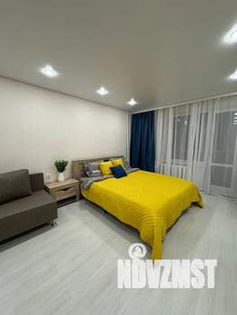 Студия квартира, посуточно, 35м2, 1/9 этаж