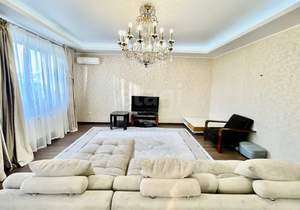 3-к квартира, вторичка, 151м2, 2/4 этаж