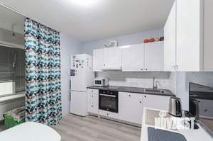2-к квартира, вторичка, 52м2, 1/10 этаж
