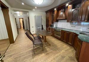 3-к квартира, вторичка, 100м2, 1/9 этаж