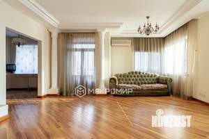 4-к квартира, вторичка, 125м2, 2/4 этаж