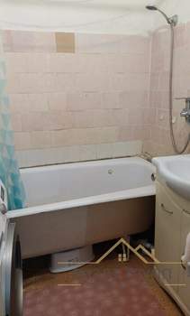 2-к квартира, вторичка, 56м2, 1/9 этаж