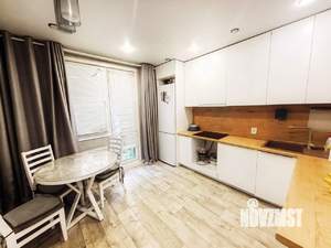 2-к квартира, вторичка, 63м2, 1/19 этаж