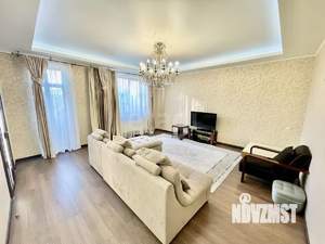 3-к квартира, вторичка, 151м2, 2/4 этаж