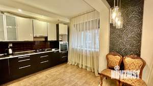 Студия квартира, вторичка, 97м2, 1/10 этаж