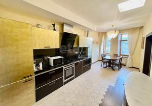 3-к квартира, вторичка, 151м2, 2/4 этаж