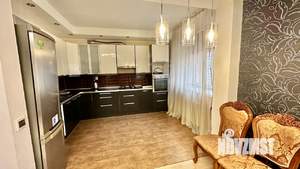 Студия квартира, вторичка, 97м2, 1/10 этаж