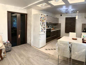 2-к квартира, вторичка, 72м2, 1/10 этаж