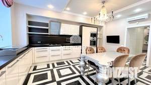 4-к квартира, вторичка, 220м2, 2/6 этаж