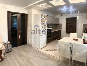 2-к квартира, вторичка, 72м2, 1/10 этаж