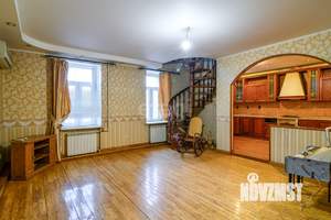 4-к квартира, вторичка, 161м2, 2/4 этаж